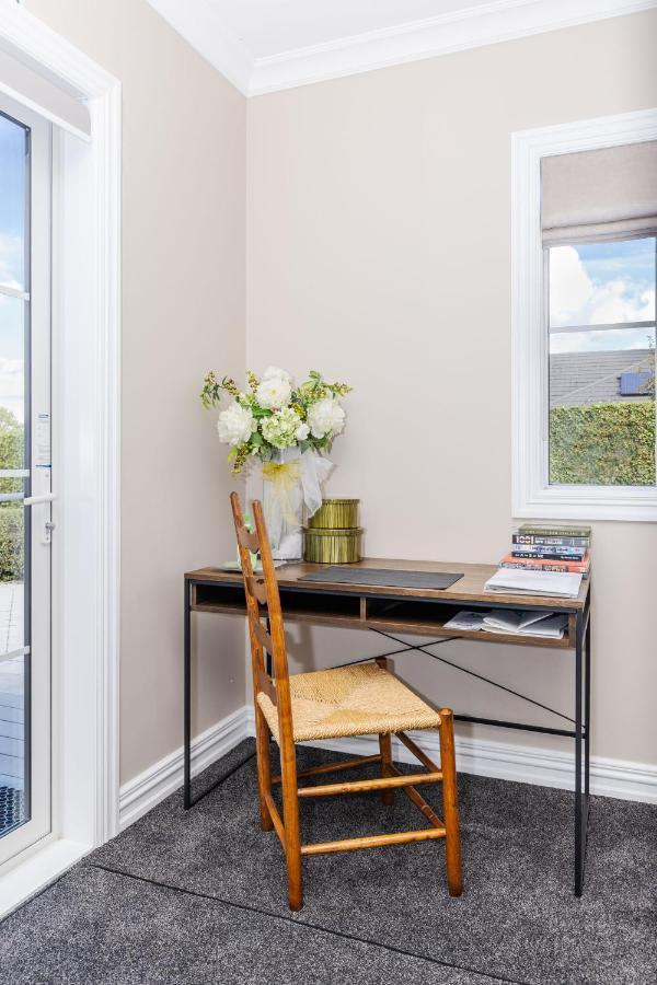 Sweet Magnolia 1 Or 2 Bedroom Suite St Kilda Cambridge With Complimentary Continental Breakfast Экстерьер фото