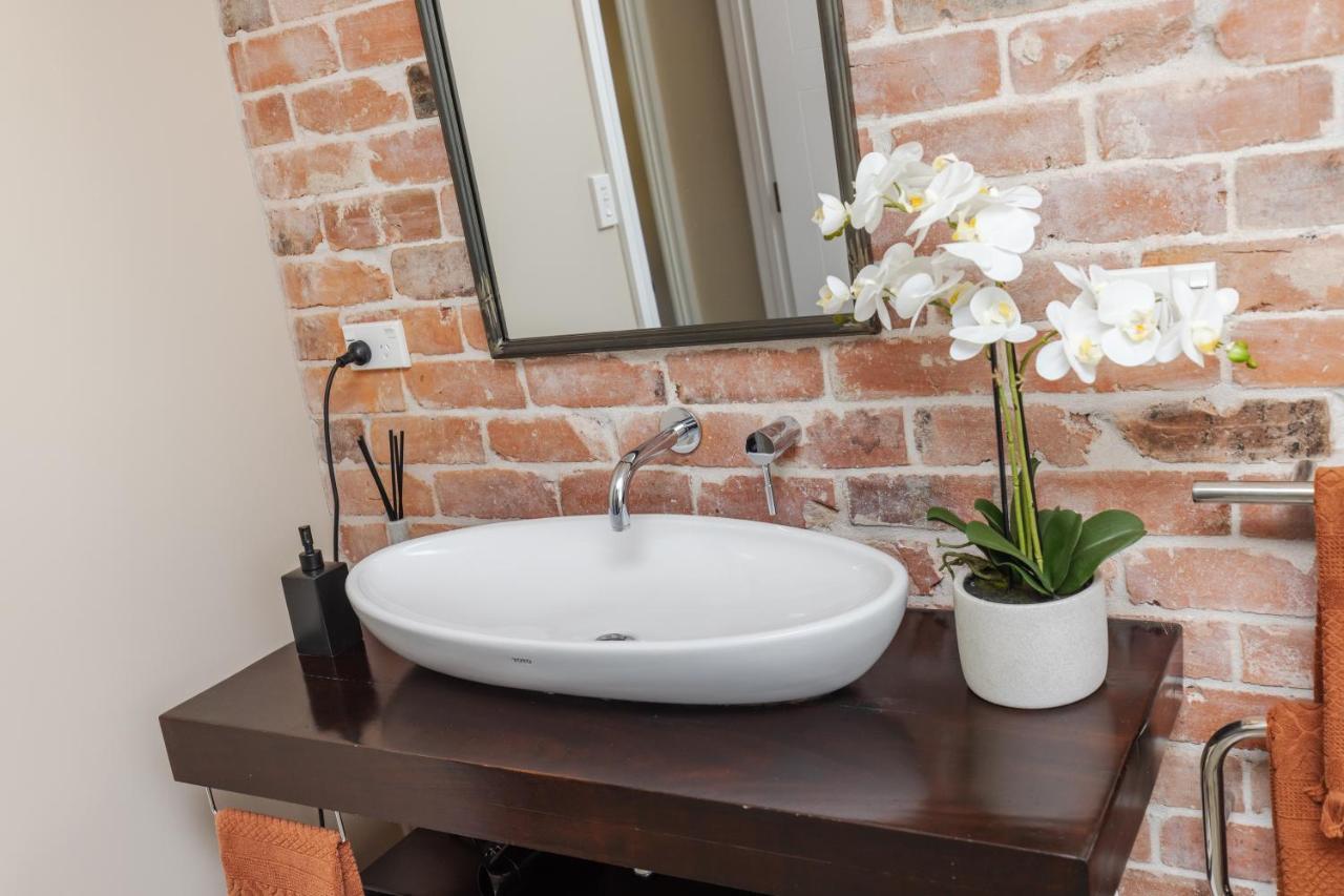 Sweet Magnolia 1 Or 2 Bedroom Suite St Kilda Cambridge With Complimentary Continental Breakfast Экстерьер фото